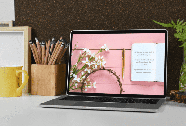 30-Day Auto Changing Christian Devotional Desktop Wallpaper – Empty Nest Support with Crown of Thorns and Journal – 4K Digital Download - Image 4