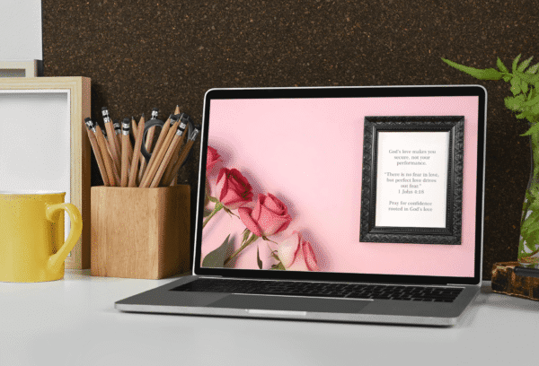 30 Day Auto Changing Christian Devotion 4K Wallpapers – Building Confidence in Christ with Roses and Black Frame - Image 4